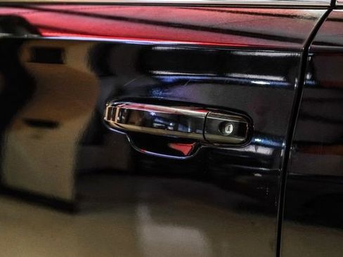 Used 2015 Chevrolet Suburban LT image 36