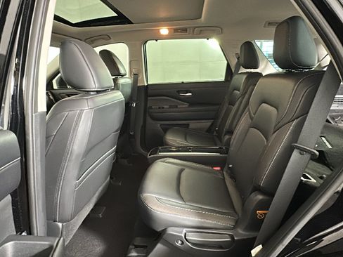 Used 2023 Nissan Pathfinder SL w/ SL Premium Package AWD/4WD image 26