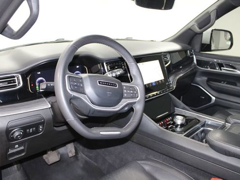 Used 2022 Jeep Wagoneer Series II AWD/4WD image 25