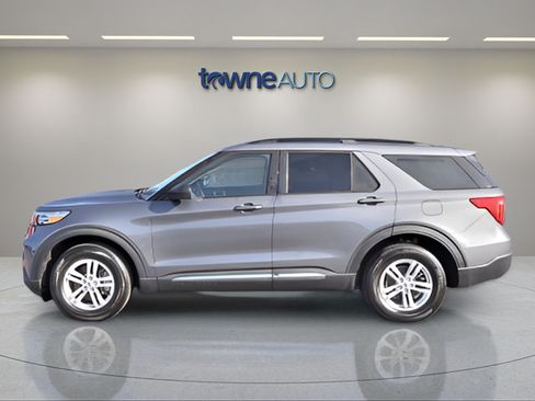 Used 2023 Ford Explorer XLT w/ Equipment Group 202A AWD/4WD image 4