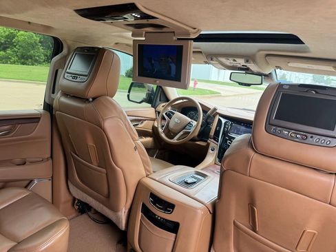 Used 2015 Cadillac Escalade Platinum AWD/4WD image 10