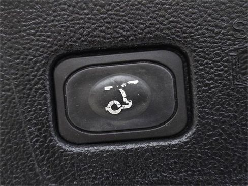 Used 2022 Ford Edge Titanium image 11