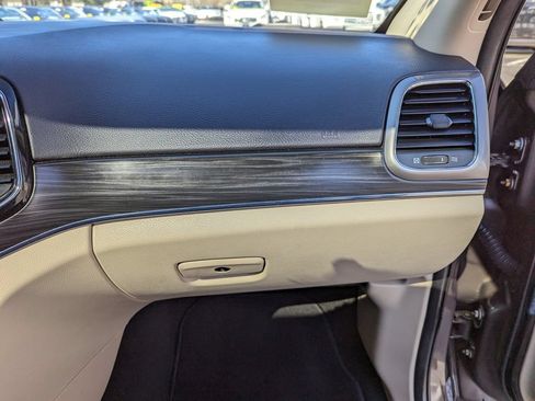 Used 2021 Jeep Grand Cherokee Limited AWD/4WD image 32