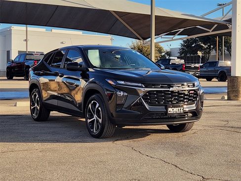 Used 2025 Chevrolet Trax RS w/ Driver Confidence Package image 3