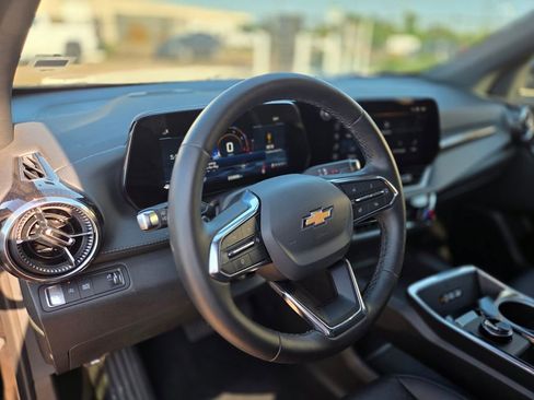 Used 2026 Chevrolet Equinox LT w/ Convenience Package II FWD image 16