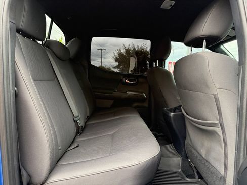 Used 2018 Toyota Tacoma TRD Off-Road AWD/4WD image 18