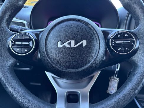 Used 2025 Kia Soul LX w/ LX Technology Package FWD image 28