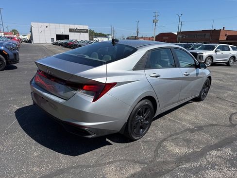 Used 2023 Hyundai Elantra SEL image 7