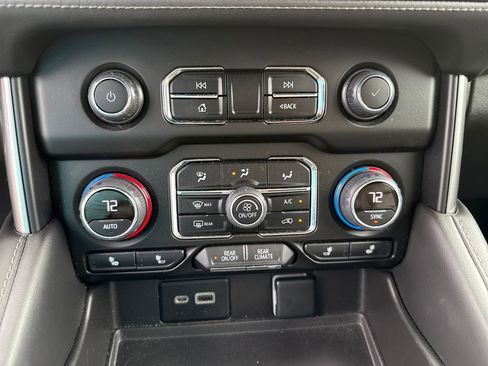 Used 2022 Chevrolet Suburban Z71 w/ Z71 Off-Road Package image 23