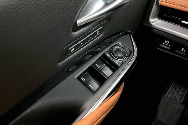 Used 2024 Cadillac XT4 Sport AWD/4WD image 38