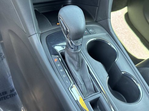 Used 2023 Chevrolet Equinox Premier FWD image 16