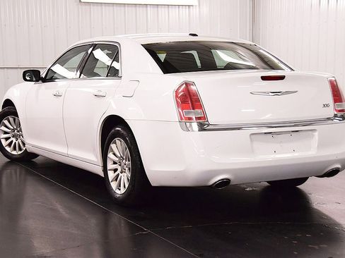 Used 2013 Chrysler 300 RWD image 5