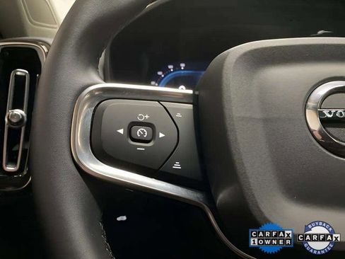 Used 2025 Volvo XC40 B5 Plus image 38