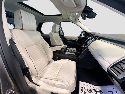 Used 2017 Land Rover Discovery First Edition image 26