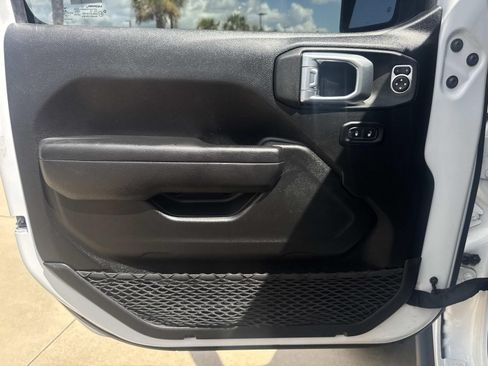 Used 2022 Jeep Gladiator Sport AWD/4WD image 17