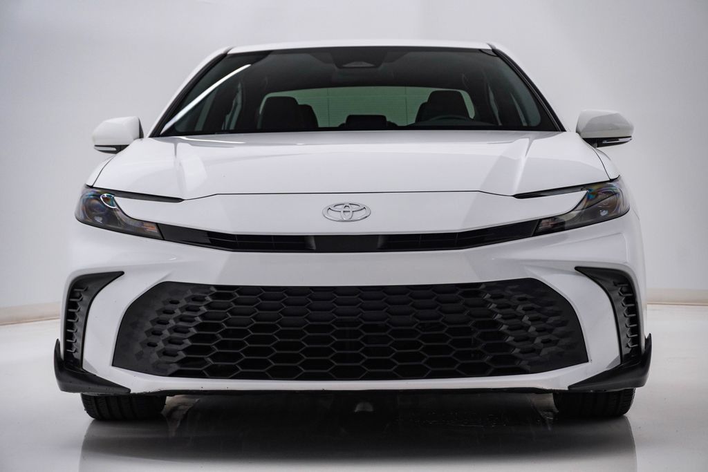 Used 2025 Toyota Camry SE FWD image 6