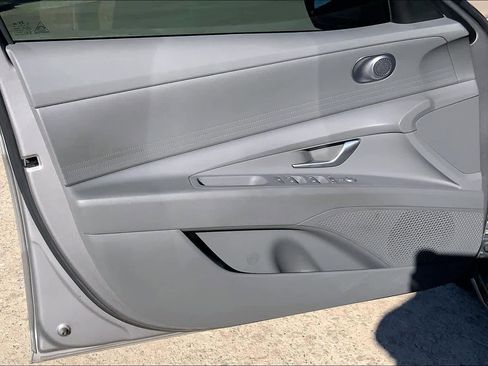 Used 2022 Hyundai Elantra SEL FWD image 36