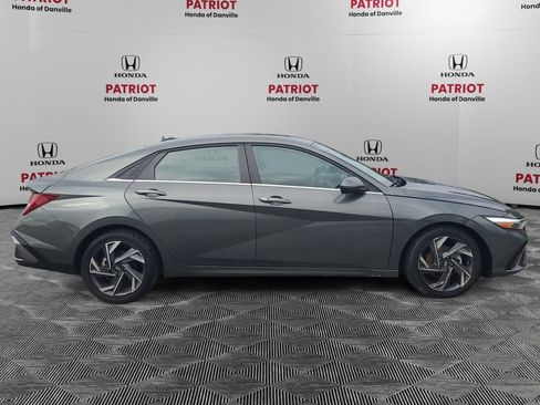 Used 2025 Hyundai Elantra SEL FWD image 6