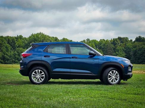Used 2021 Chevrolet TrailBlazer LS AWD/4WD image 2