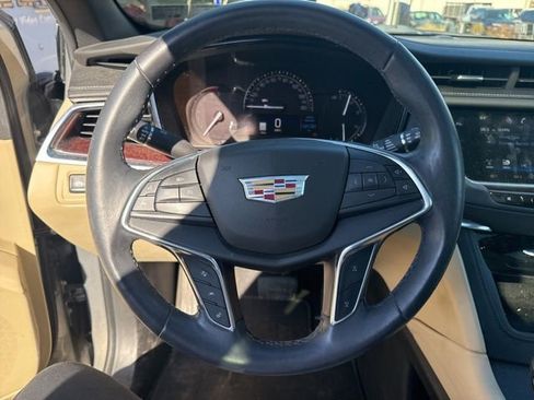 Used 2017 Cadillac XT5 Luxury w/ Driver Awareness Package image 19