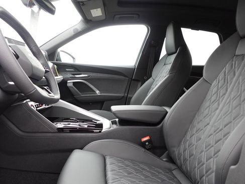 New 2025 Audi SQ5 Prestige image 12