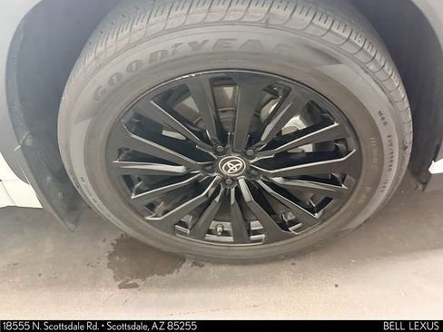 Used 2023 Toyota Highlander XSE FWD image 10