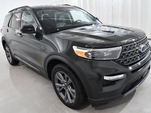 Used 2023 Ford Explorer XLT w/ Equipment Group 202A image 5