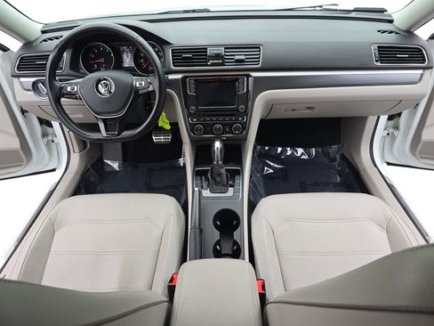 Used 2018 Volkswagen Passat 2.0T R-Line image 9