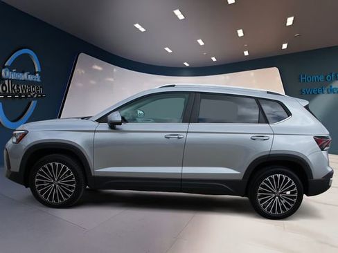 New 2026 Volkswagen Taos SE image 8