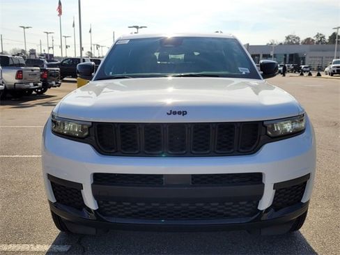 New 2024 Jeep Grand Cherokee L Altitude image 2