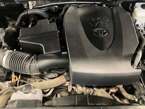 Used 2017 Toyota Tacoma TRD Off-Road w/ Tow Package (A/T) AWD/4WD image 7