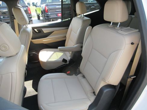 Certified 2025 Buick Enclave Preferred FWD image 22