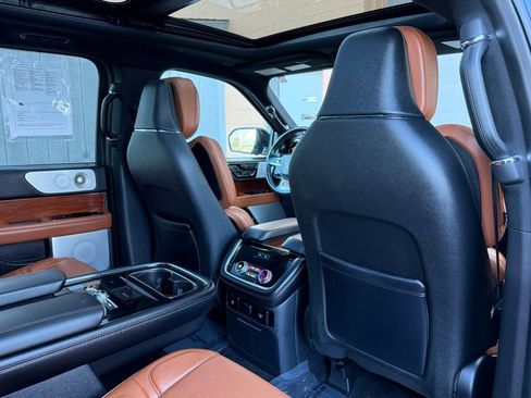 Used 2019 Lincoln Navigator Reserve image 23