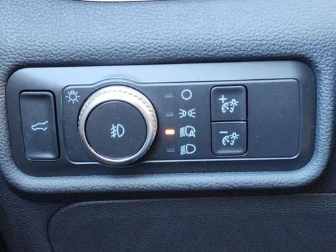 Used 2020 Ford Explorer XLT w/ Equipment Group 202A image 16