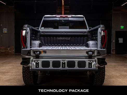 Used 2024 GMC Sierra 2500 AT4 w/ AT4 Premium Plus Package image 9