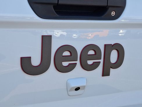 Certified 2022 Jeep Gladiator Rubicon w/ Cold Weather Group image 16