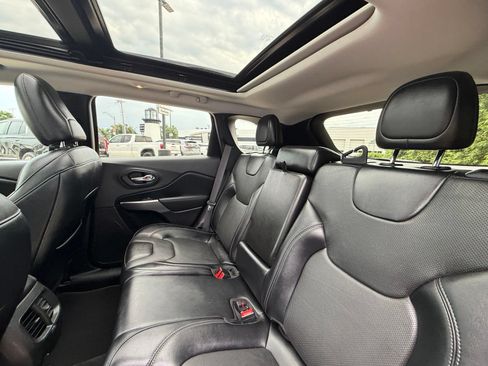 Used 2022 Jeep Cherokee Limited AWD/4WD image 25