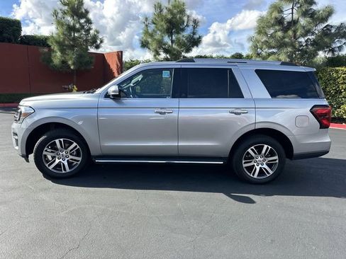 Used 2022 Ford Expedition Limited image 7