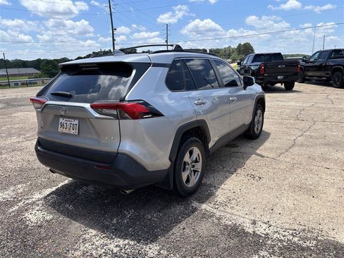 Used 2022 Toyota RAV4 XLE FWD image 4