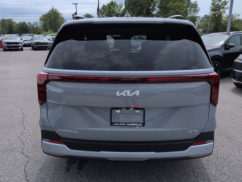 New 2026 Kia Carnival EX FWD image 5
