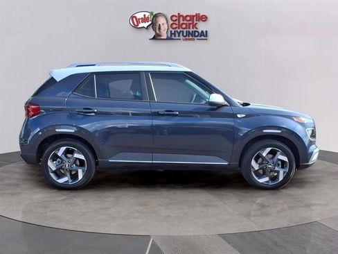 New 2025 Hyundai Venue Limited image 5