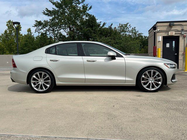 Used 2020 Volvo S60 T5 Momentum FWD image 9