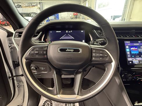 Used 2025 Jeep Grand Cherokee L Laredo w/ Luxury Tech Group I AWD/4WD image 19