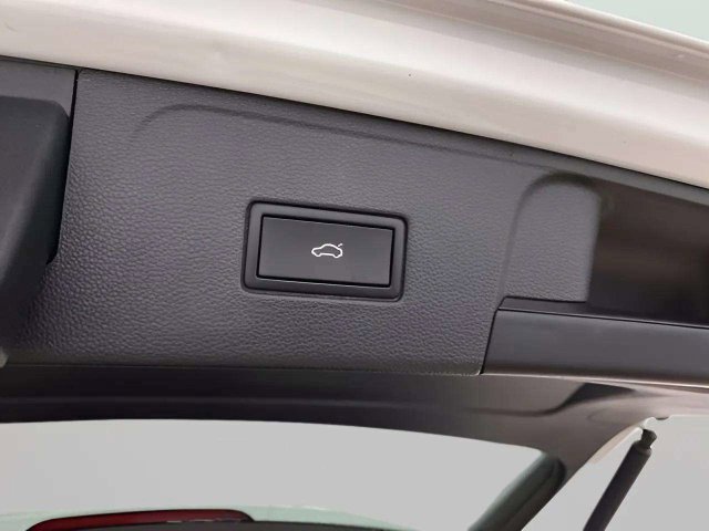 Used 2021 Volkswagen Atlas SEL R-Line FWD image 10