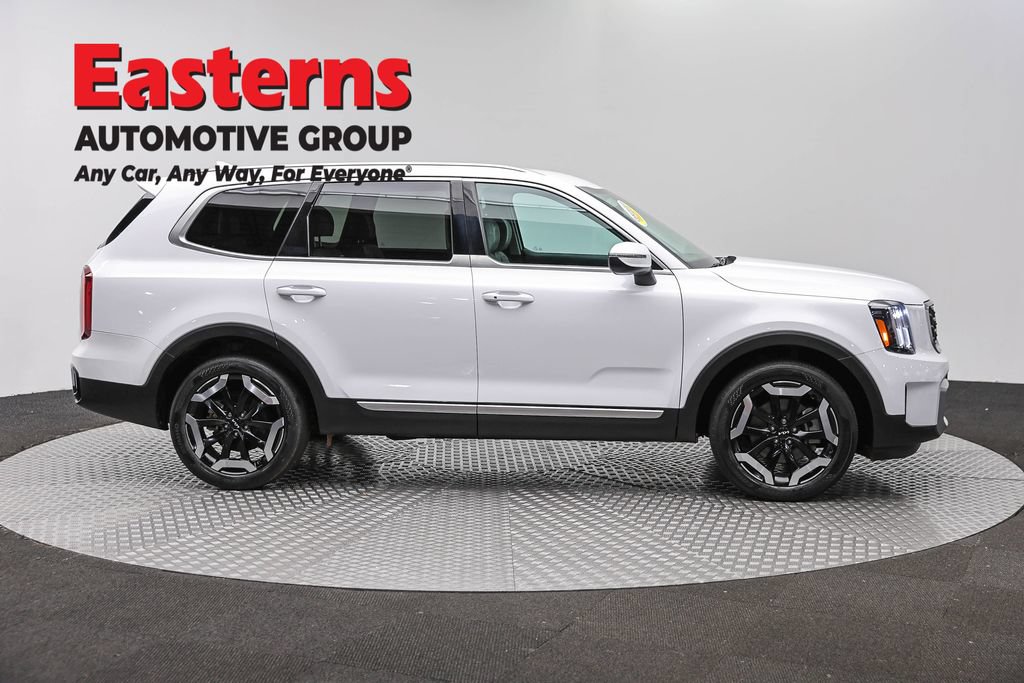 Used 2023 Kia Telluride S FWD image 5