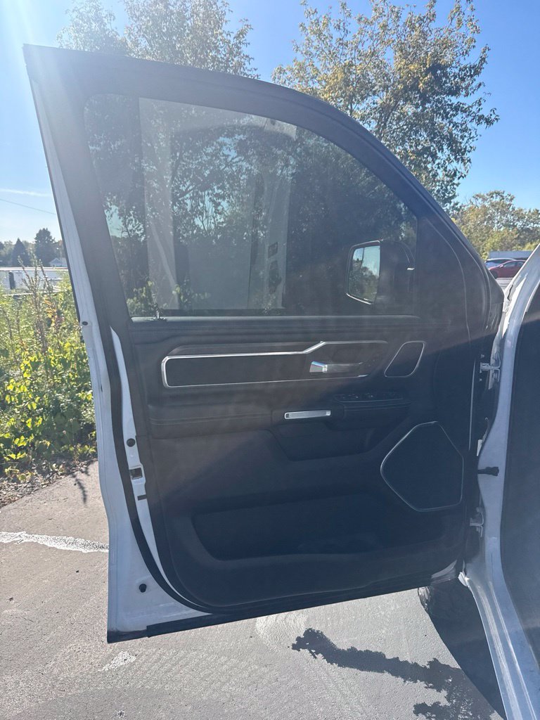 Used 2022 RAM 1500 Laramie AWD/4WD image 11