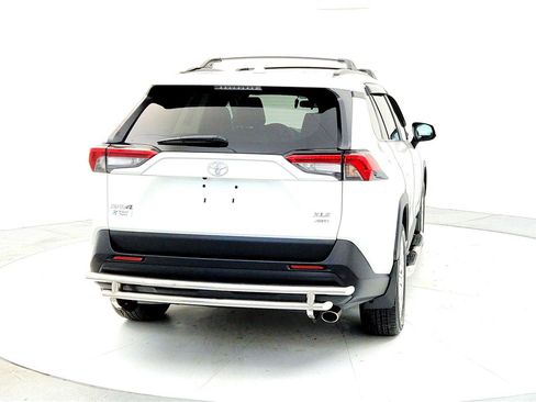 Certified 2021 Toyota RAV4 XLE Premium image 5