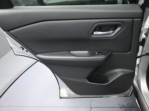 Used 2024 Nissan Rogue SV FWD image 18