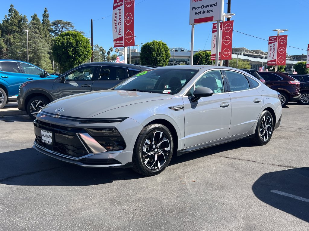 Used 2025 Hyundai Sonata SEL FWD image 2