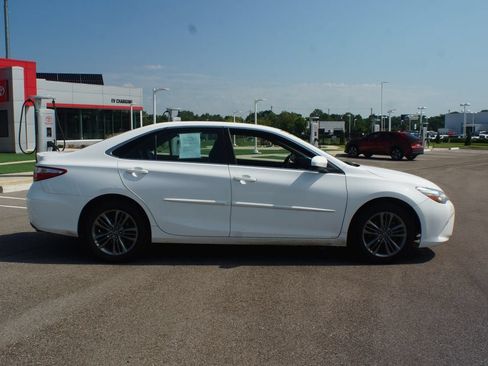 Used 2017 Toyota Camry SE w/ Protection Package (Q2) FWD image 13